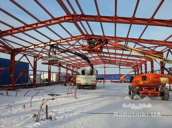 Монтаж металлоконструкций постоянной столовой фабрики, вместимость 1200 человек тона 300 тонн