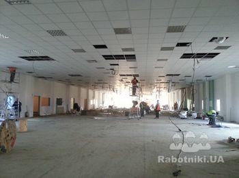 Отделочные работы в процессе на здании столовой Завода