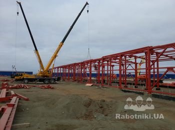 Монтаж металлоконструкций общежитий персонала фабрики (городок на 1500 постоянных жителей)