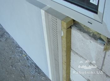 Образец утепления газоблочной стены первого этажа со стороны персона Терминала Д