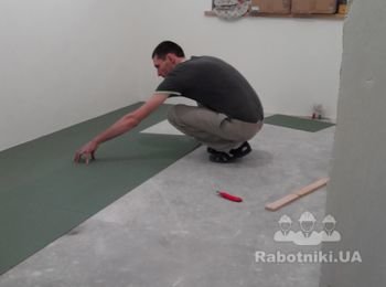 Подкладка под ламинат в детской комнате.