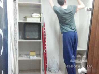 Собираем шкаф-купе в прихожей.