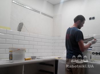 Плитка Испанская. Сразу преображает кухню.
