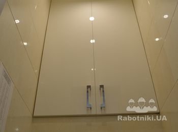 Шкафчик тоже проектировали и собирали мы. За ними прячется бойлер, фильтры и коллекторы. Все прекрасно обслуживается.