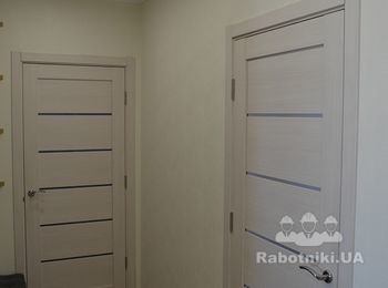 Установленные двери.