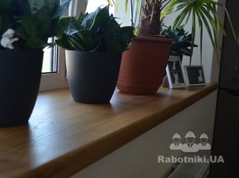 Дубовые подоконники во всей квартире.