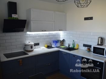 Общий вид готовой кухни.