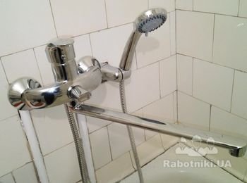 Монтаж смесителя в ванной