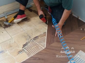 Укладка паркетной доски .Французская елка.Печерские Липки.