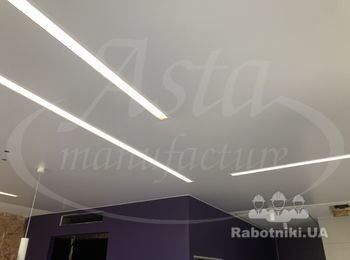 Потолок "парящие линии"