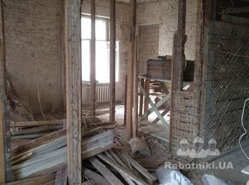 демонтаж деревянных стен в квартире древних времён