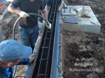Заливка цоколя.