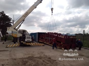 Выгрузка металлоконструкции.
