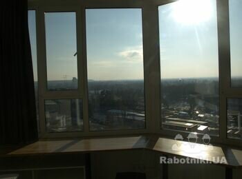 Панорамні вікна Rehau, вбудований стіл