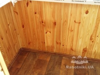 Балкон окрашен лаком