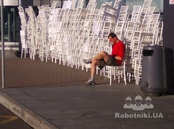 Доставка в аэропорт Борисполь в 6 утра. 200 стульев.