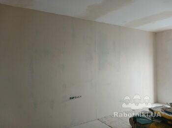 Шпаклювання стартовою шпаклівкою