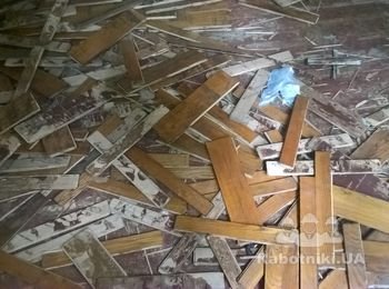 Демонтированный паркет