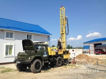 Бурение скважины в с.Новые Петровцы гл.105м.