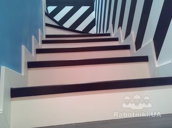 Лестница на бетонной основе. Сосна.