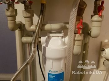 Установка фильтра тонкой очистки на полипропиленовой подводке.