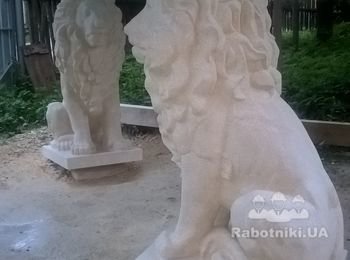 Скульптура левів під індивідуальне замовлення.