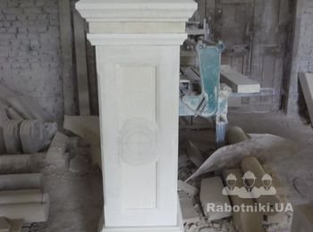 Стовпчик на паркан та ворота
