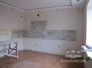 Кладка плитки на робочу зону кухні (фартух)