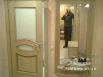 двери межкомнатные выполняем методом фанерования (так называемое в простонародье шпонирование),качественно быстро ,дорого.