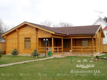 Клееный брус, 160х180 мм. 
Материал сосна.
Общая площадь - 140 м²