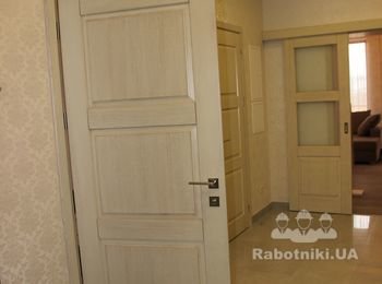 Двери из дерева