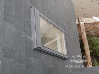 Установка мансардного окна. Монтаж сланцевой кровли