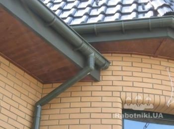ТТ. Облицовка свесов кровли, монтаж водосточной системы.
www.masterTT.com.ua