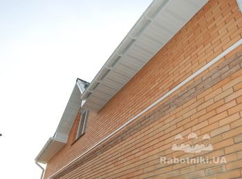 ТТ. Облицовка свесов кровли, монтаж водосточной системы.
www.masterTT.com.ua