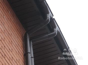 ТТ. Облицовка свесов кровли, монтаж водосточной системы.
www.masterTT.com.ua