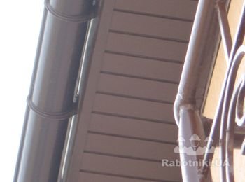 ТТ. Облицовка свесов кровли, монтаж водосточной системы.
www.masterTT.com.ua