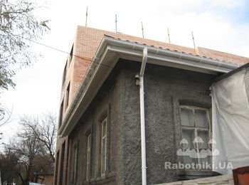 ТТ. Облицовка свесов кровли, монтаж водосточной системы.
www.masterTT.com.ua