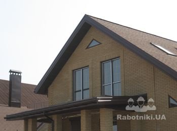 ТТ. Облицовка свесов кровли, монтаж водосточной системы.
www.masterTT.com.ua