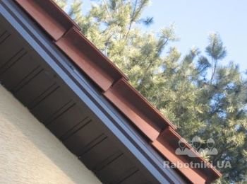 ТТ. Облицовка свесов кровли, монтаж водосточной системы.
www.masterTT.com.ua