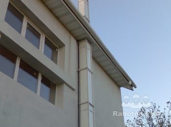 ТТ. Облицовка свесов кровли, монтаж водосточной системы.
www.masterTT.com.ua