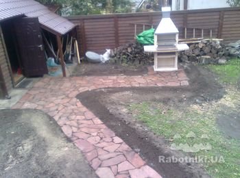 Обустройство дорожки из плитняка, установка барбекю