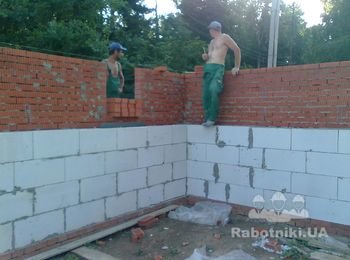 Строительство 1-го этажа из пеноблока, облицовка керамическим кирпичом