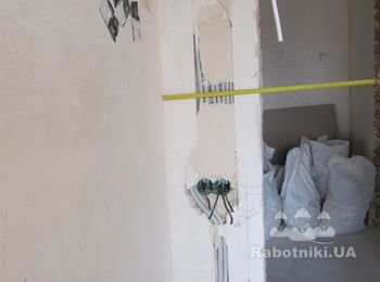 Прокладка кабельной продукции при выходе из спальной комнаты (до);