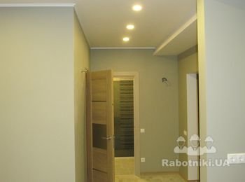 Готовое освещение в коридоре (после);