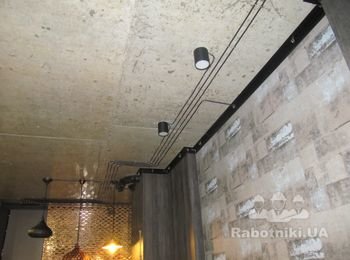 Прокладка кабеля, установка и подключение декоративных люстр и точечных светильников наружного исполнения;