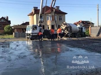 Армування та бетонування плити підлоги першого поверху виконано