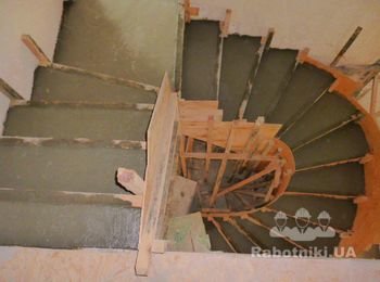 Монолитная лестница залита бетоном