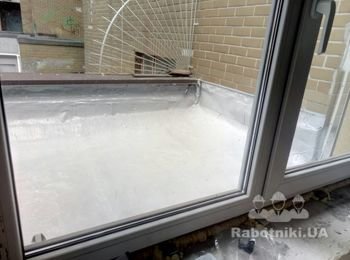 Гидроизоляция жидкой резиной – это качественно новое решение для проведения гидроизоляционных работ любой сложности. По своей структуре жидкая резина представлена в виде однокомпонентной полиуретановой и двухкомпонентной битум-полиуретановой мастики, которая широко применяется, как при строительстве новых, так и при реставрации старых зданий.