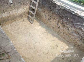 Погреб, три дня, с перемещением грунта 40 метров