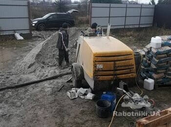 Заливка чистовой стяжки пола,полусухой.
цена на заливку по телефону.